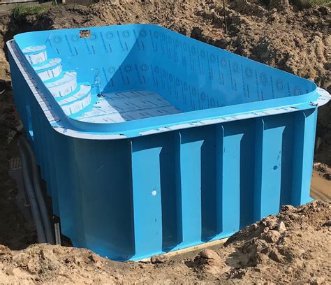 plastikinis baseinas su vandens atrakcionais