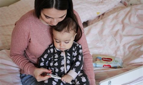 Infografika: Kaip tinkamai mažinti vaiko temperatūrą