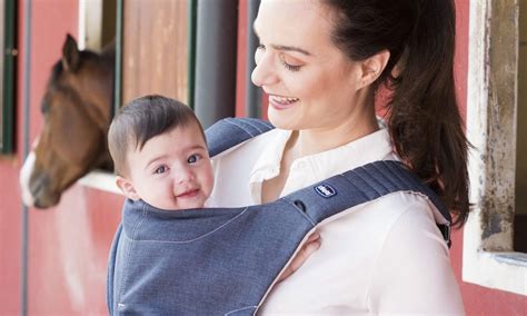 Ergonomiška kūdikio nešioklės padėtis
