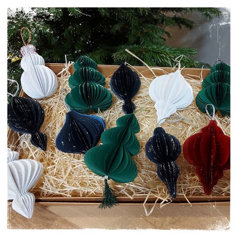 Kalėdinė puošmena iš popierinių ritinėlių