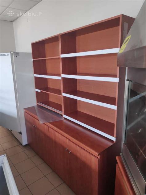 Vaikiškų dainelių CD lentynos parduotuvėje