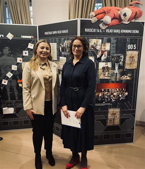 knygų apie vilko vaikus viršelių koliažas