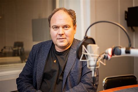 Vytautas Lukočius diriguoja orkestrui