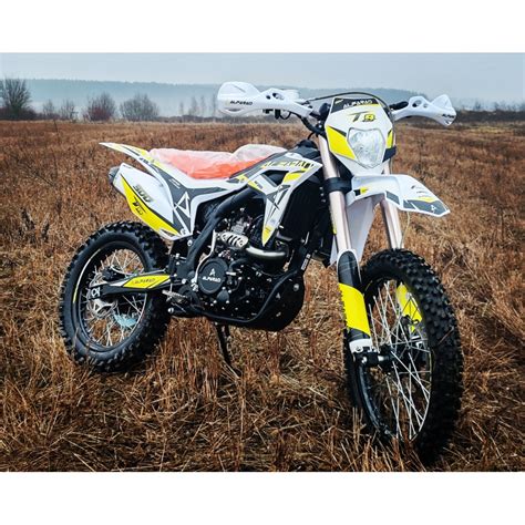 krosinis motociklas purvynėje