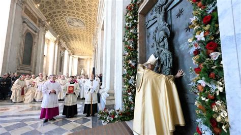 Šventųjų durų atidarymo ceremonija