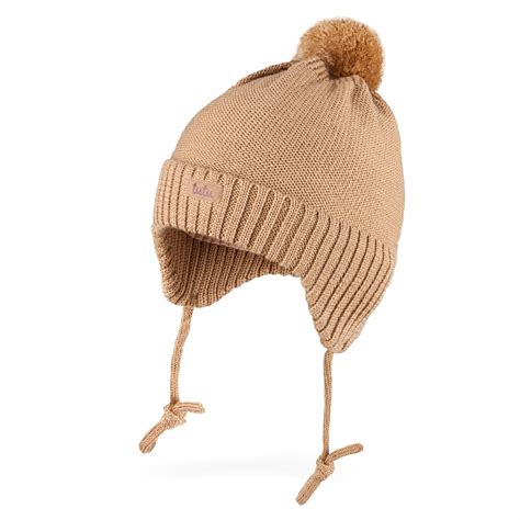 Kūdikis su merino vilnos kepure