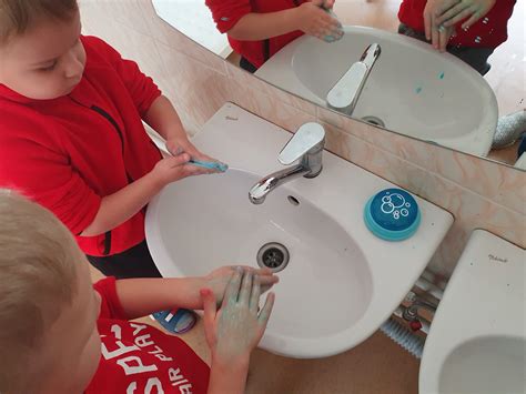 vaikas su švarios odos priežiūra