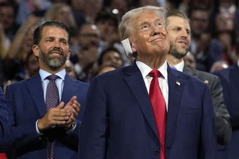 Donaldas Trumpas jaunesnysis su tėvu