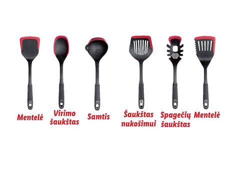 Šviežios cukinijos ir virtuvės įrankiai