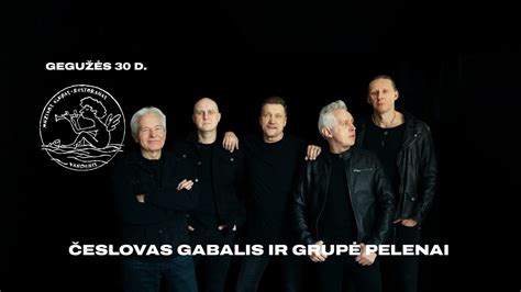 Jaunasis Česlovas Gabalis su gitara