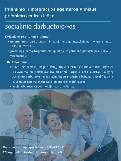 Nuotrauka, vaizduojanti socialinį darbuotoją, padedantį senjorui namuose
