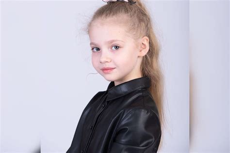 Liza Galkina persirengusi Trečiadiene Adams