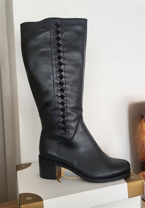 Nauji ir dėvėti kūdikio drabužėliai paruošti skalbimui