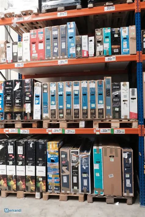 Asortimento nuotrauka, kurioje matyti įvairių prekės ženklų pogimdyminiai įklotai