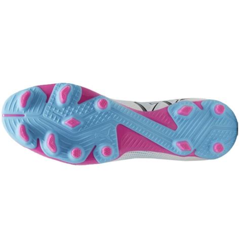 Sintetinių medžiagų futbolo batelių privalumai