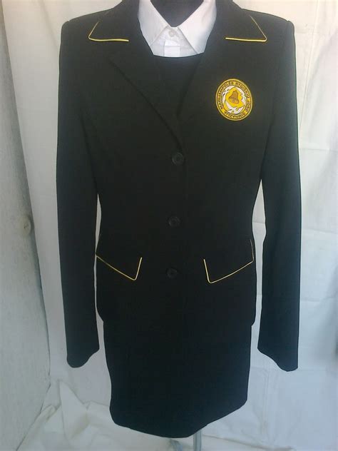 Mokyklinių uniformų pavyzdžiai pritaikyti mokyklų poreikiams