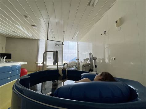 Gimdymo vandenyje procesas