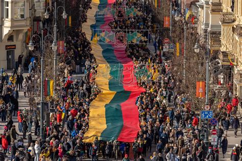 Simbolinis paveikslas, vaizduojantis Lietuvos nepriklausomybės atkūrimą