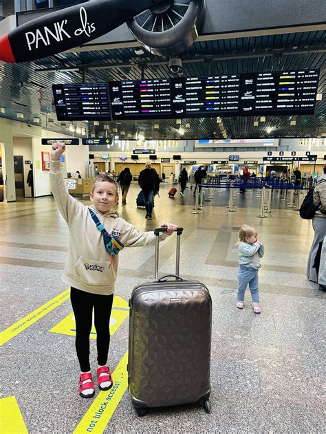 Šeima su keliais vaikais, kur jauniausias vaikas yra dėmesio centre