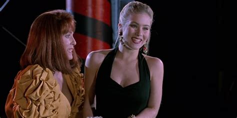 Aktorė Christina Applegate filme Nesakyk mamai kad auklė mirė
