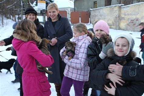 Tautmilės prieglaudėlės savanoriai ir gyvūnai