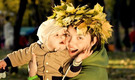 Nuotrauka, vaizduojanti globėją su vaiku