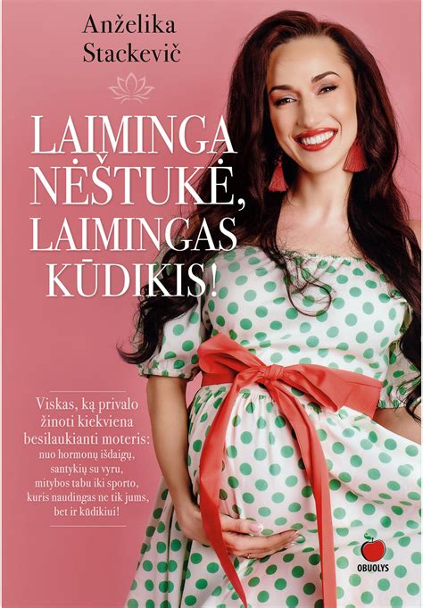 Laimingas kūdikis gultuke, šalia tėvų