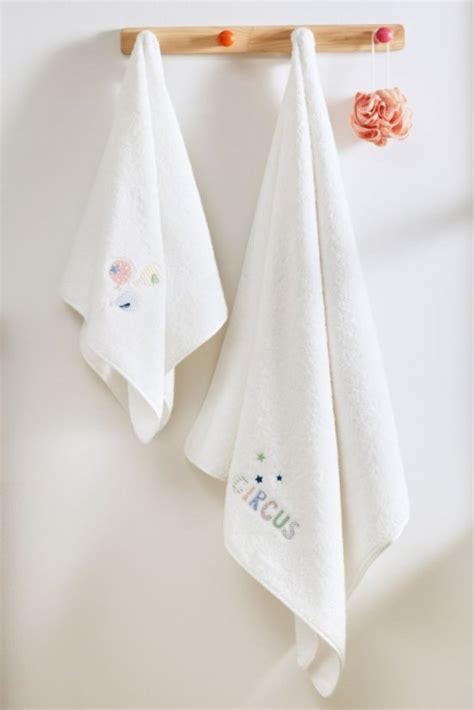 Vaikiškų rašomųjų stalų matmenys ir kainos