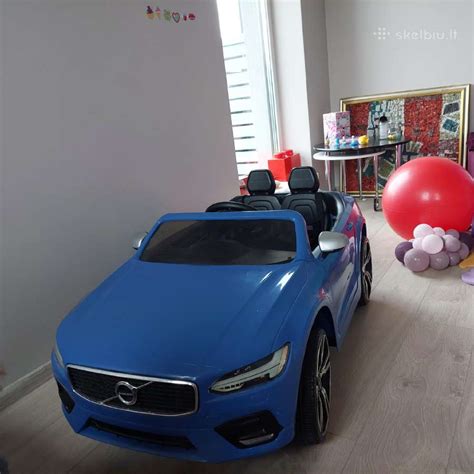 Naudotas, bet gerai veikiantis vaikiškas automobilis