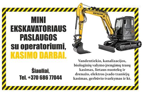 vaikas sėdintis ant važiuojamojo ekskavatoriaus