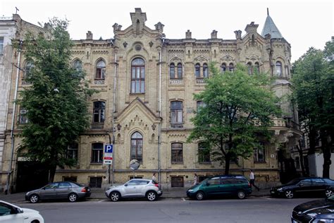 Atnaujintas istorinis pastatas, kuriame įsikūręs CityMed centras