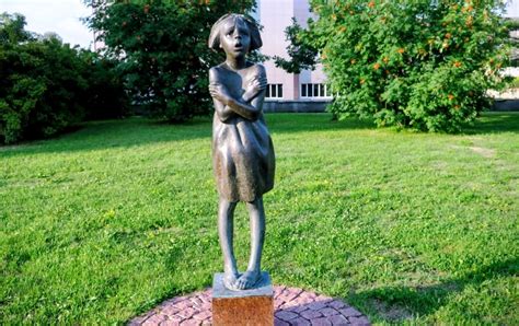 Skulptūra „Mama...!“ Vilniuje, skirta dingusių vaikų atminimui