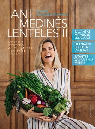 Parmigiano Reggiano sūrio gabalėliai ant medinės lentelės