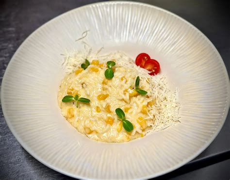 Patiekalas su tarkuotu parmezanu
