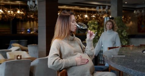 Moters, atsisakančios alkoholio nėštumo metu