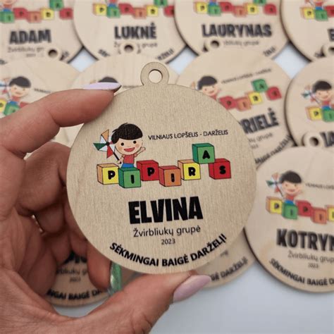 Nuotrauka su darželio logotipu ir adresais