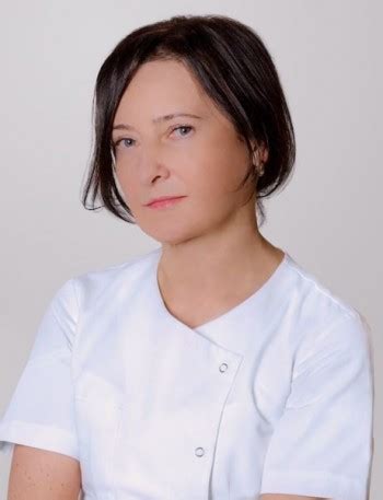 Gydytojas prižiūri nėščią moterį