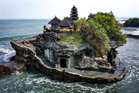 Tanah Lot šventykla saulėlydžio metu