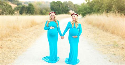 Seserys dvynės, panašios kaip du vandens lašai