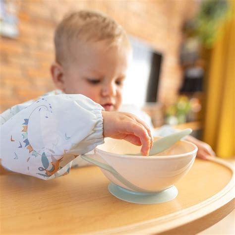 kūdikio maitinimas prie stalo