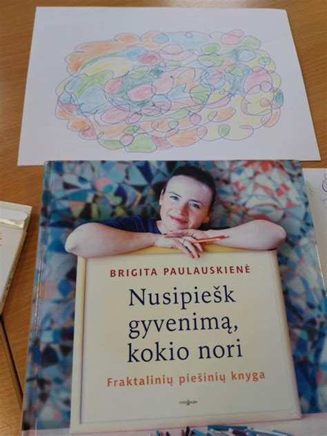 senjorai užsiimantys bendra veikla globos namuose