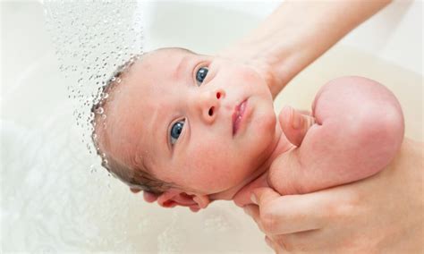 Kūdikio maudynės ir apipylimas