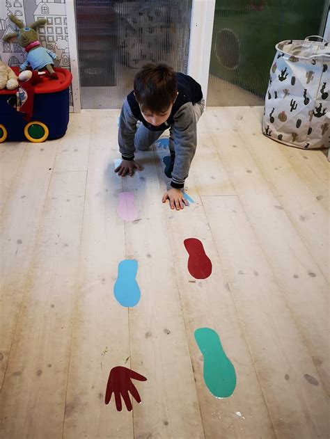 lavinantys žaidimai 5 mėnesių kūdikiui