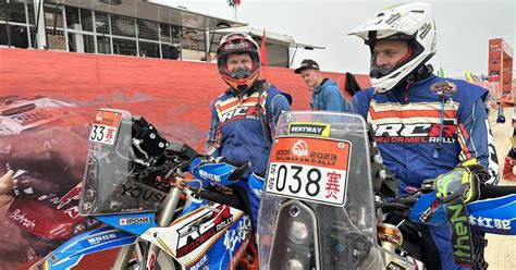 Arūno Gelažninko jaunystės nuotrauka su motociklu