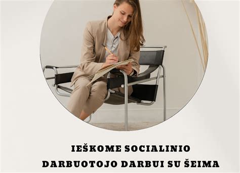 Socialinis darbuotojas bendraujantis su senjoru