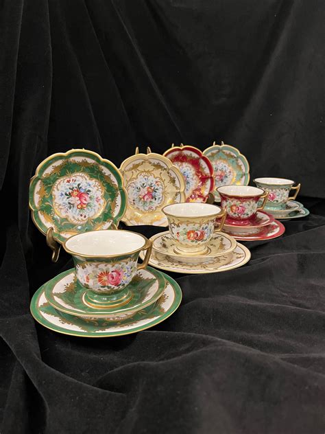 Nuotrauka su skirtingų spalvų lohijomis