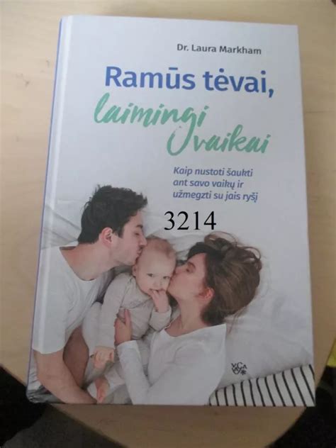 Naujagimis ir laimingi tėvai