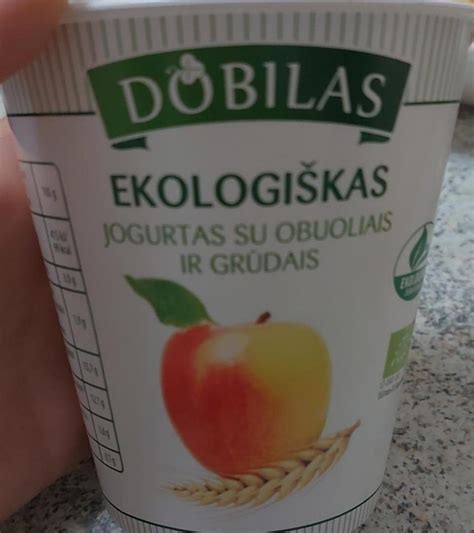 Įvairių skonių „Dobilas“ jogurtai ir vaisiai