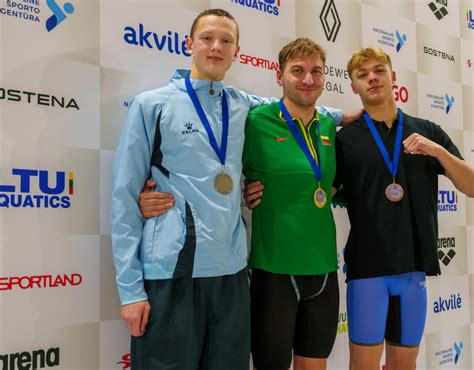 Šiaulių plaukimo veteranų komanda su Valerijumi Belovu po varžybų