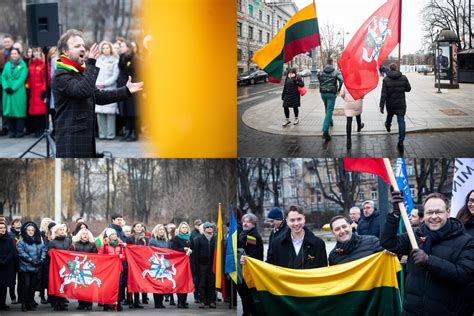 Nuotrauka su Gelvonų mokyklos himno ir vėliavos pristatymo